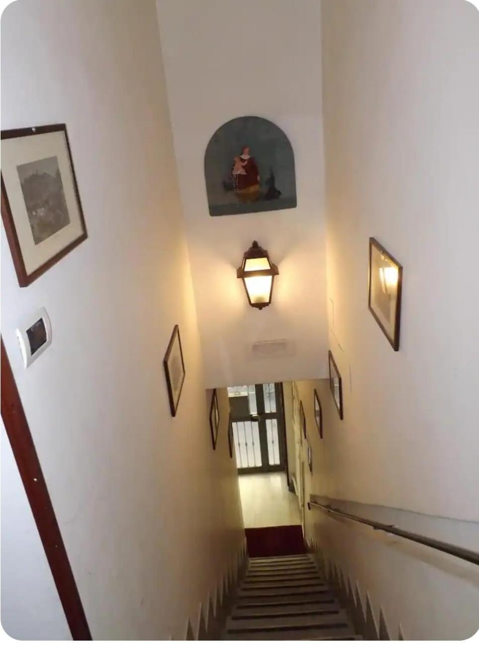 Guide Tour Apartments Неаполь Экстерьер фото