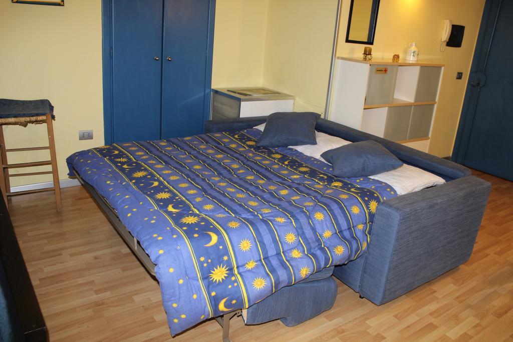 Guide Tour Apartments Неаполь Экстерьер фото