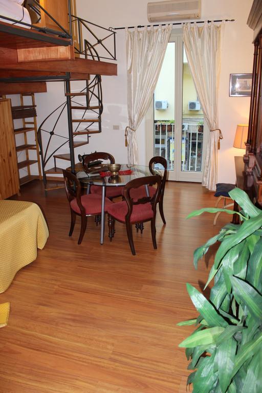 Guide Tour Apartments Неаполь Экстерьер фото