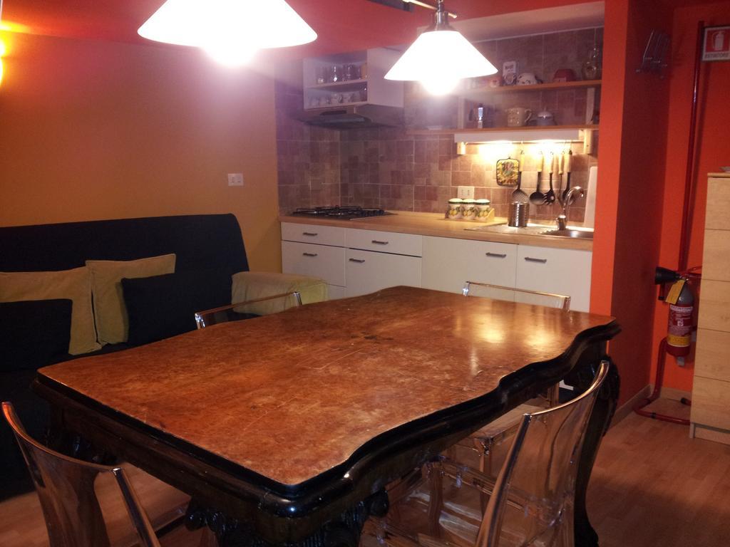 Guide Tour Apartments Неаполь Экстерьер фото