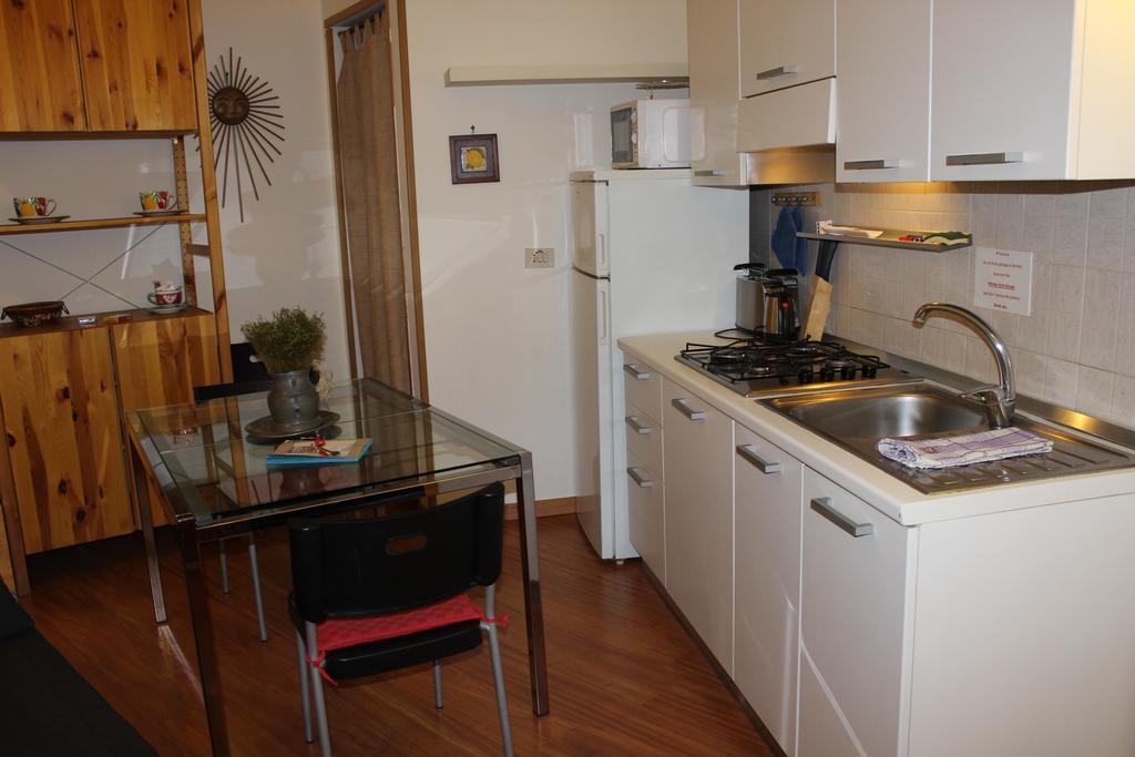 Guide Tour Apartments Неаполь Экстерьер фото