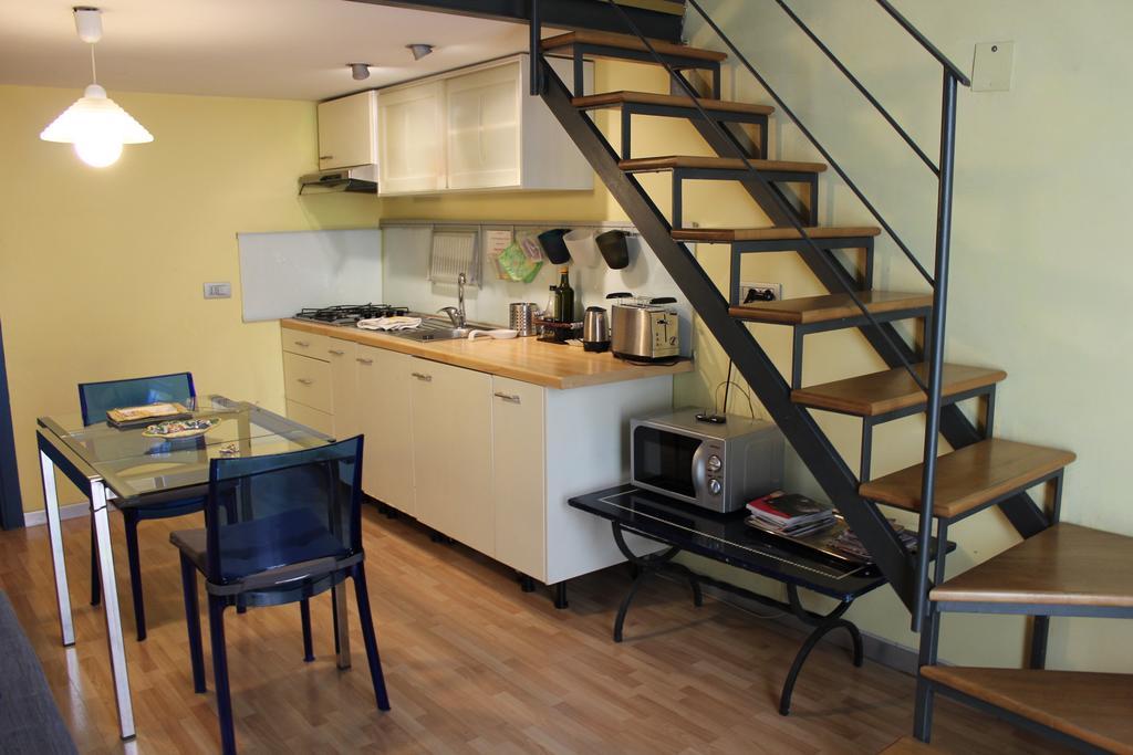 Guide Tour Apartments Неаполь Экстерьер фото