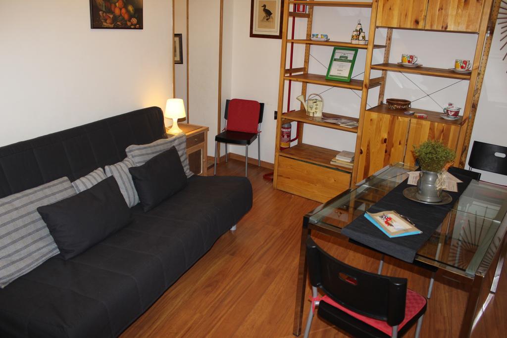 Guide Tour Apartments Неаполь Экстерьер фото