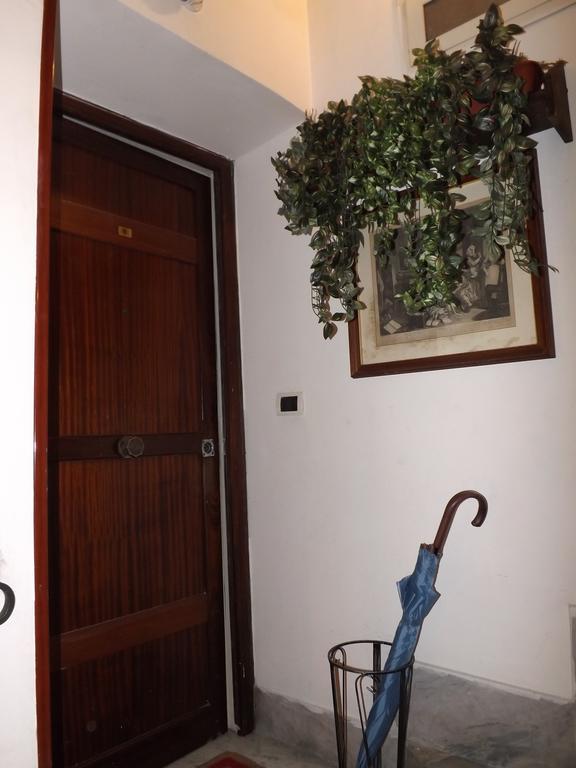 Guide Tour Apartments Неаполь Экстерьер фото