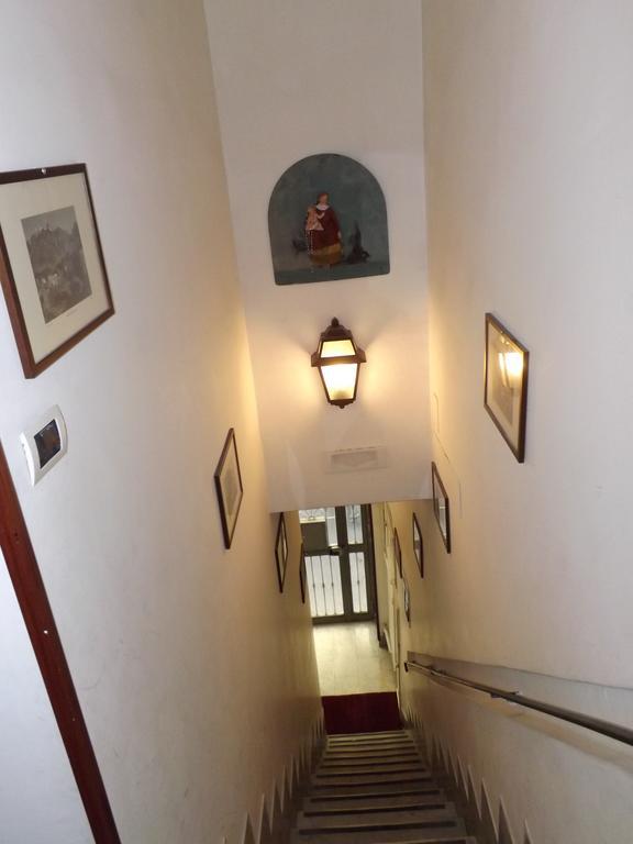 Guide Tour Apartments Неаполь Экстерьер фото