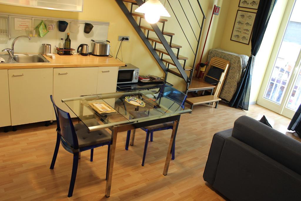 Guide Tour Apartments Неаполь Экстерьер фото