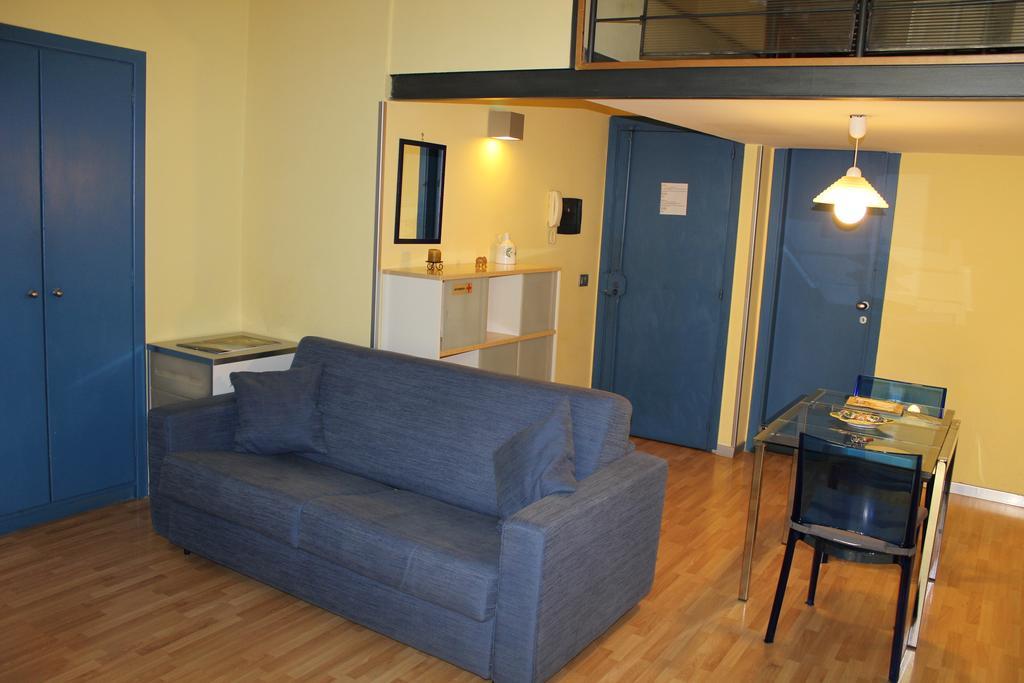 Guide Tour Apartments Неаполь Экстерьер фото