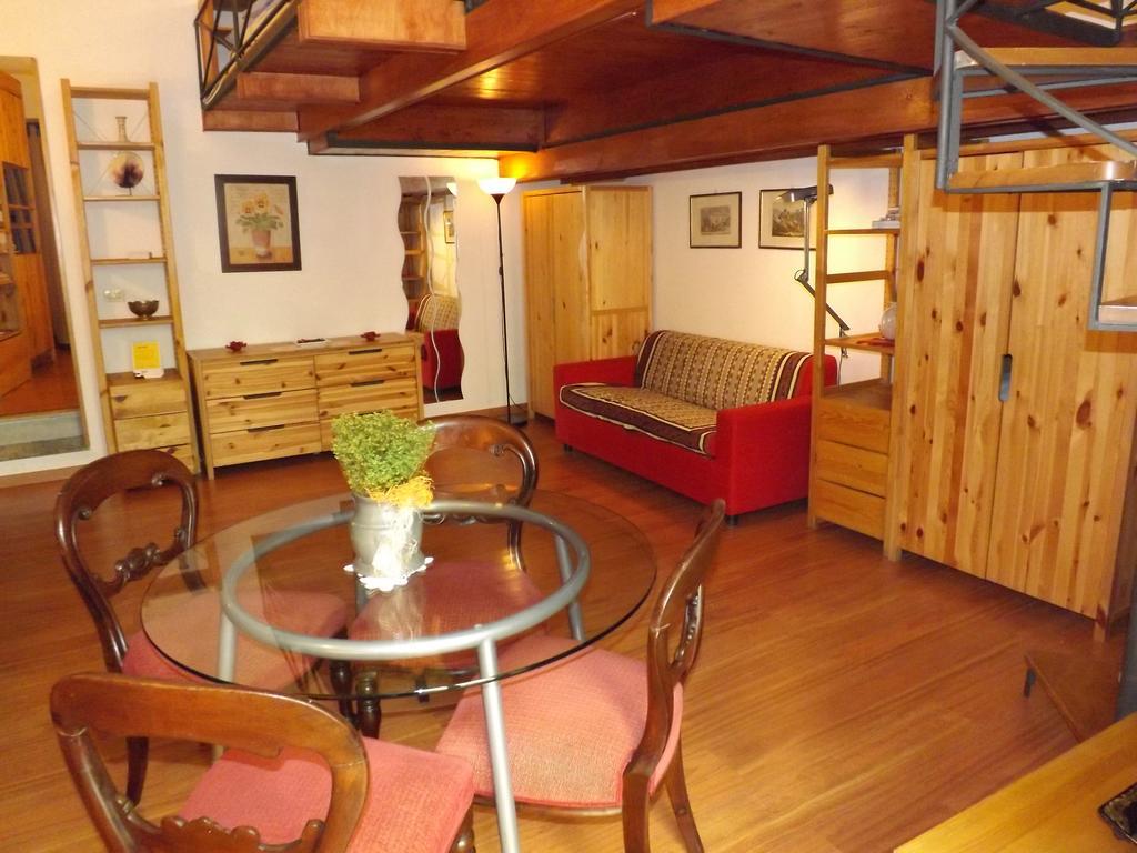 Guide Tour Apartments Неаполь Экстерьер фото